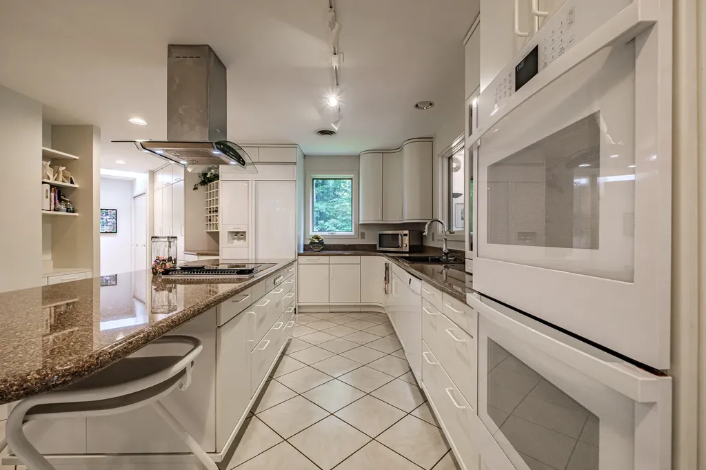 15 Inverness Road Falmouth ME 04105