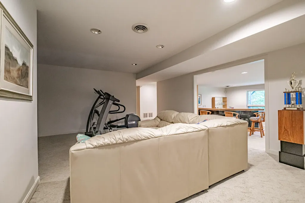 15 Inverness Road Falmouth ME 04105