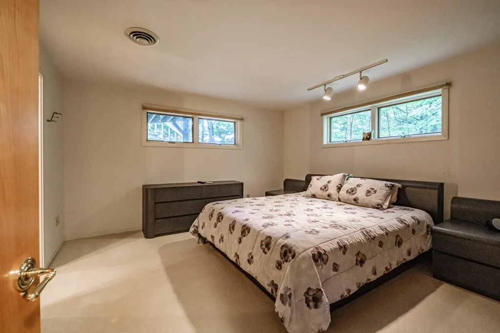 15 Inverness Road Falmouth ME 04105