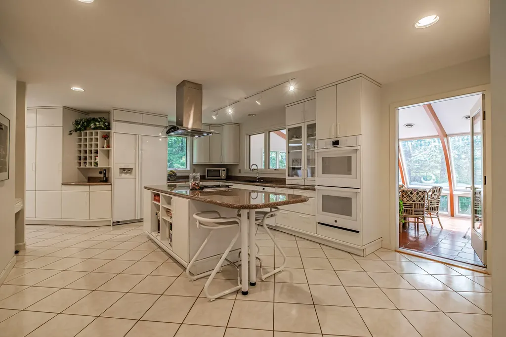 15 Inverness Road Falmouth ME 04105