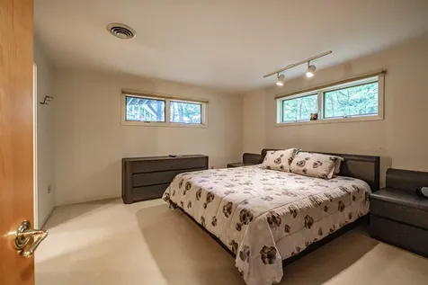 15 Inverness Road Falmouth ME 04105