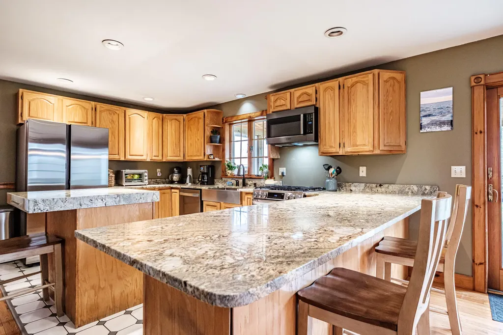 6 Broadway Avenue Naples ME 04055