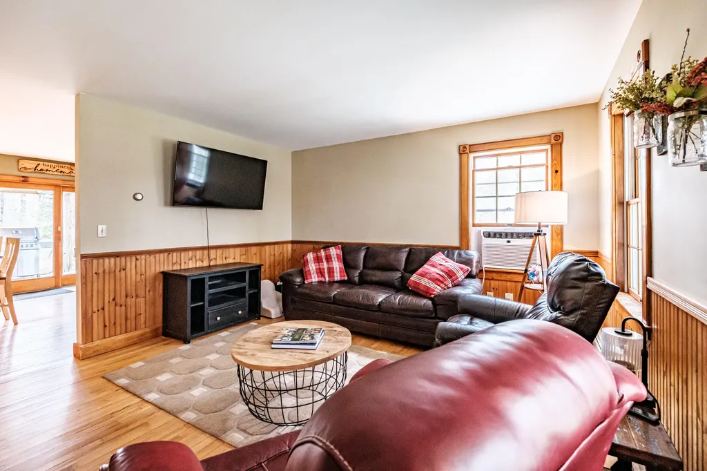 6 Broadway Avenue Naples ME 04055