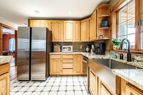 6 Broadway Avenue Naples ME 04055