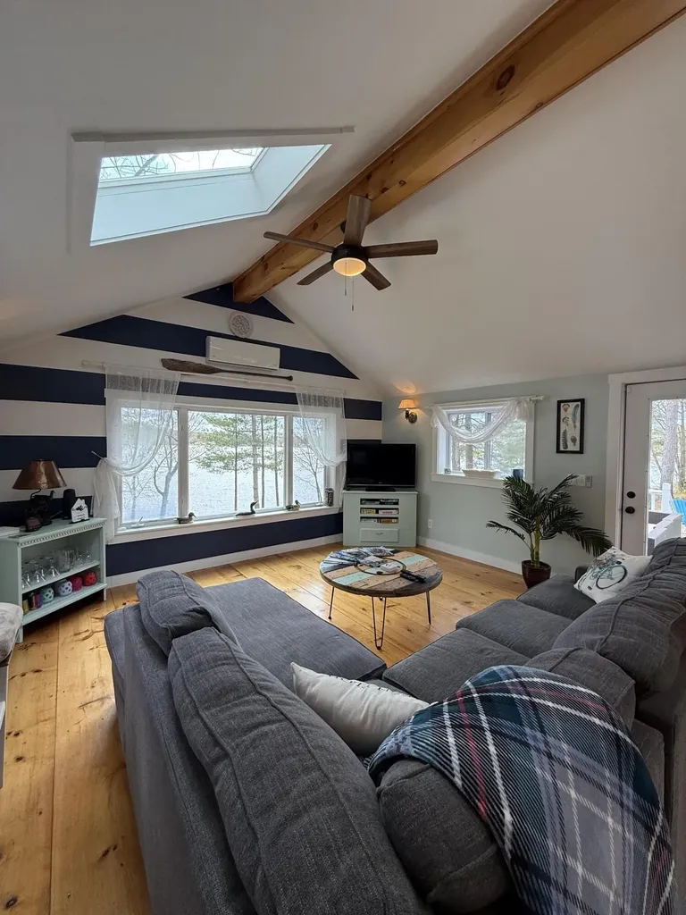 71 Mackenzie Avenue Lincoln ME 04457