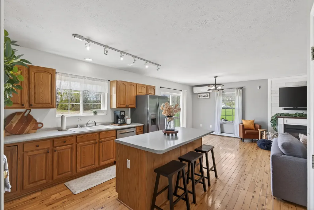 252 Ossipee Trail E Gorham ME 04038
