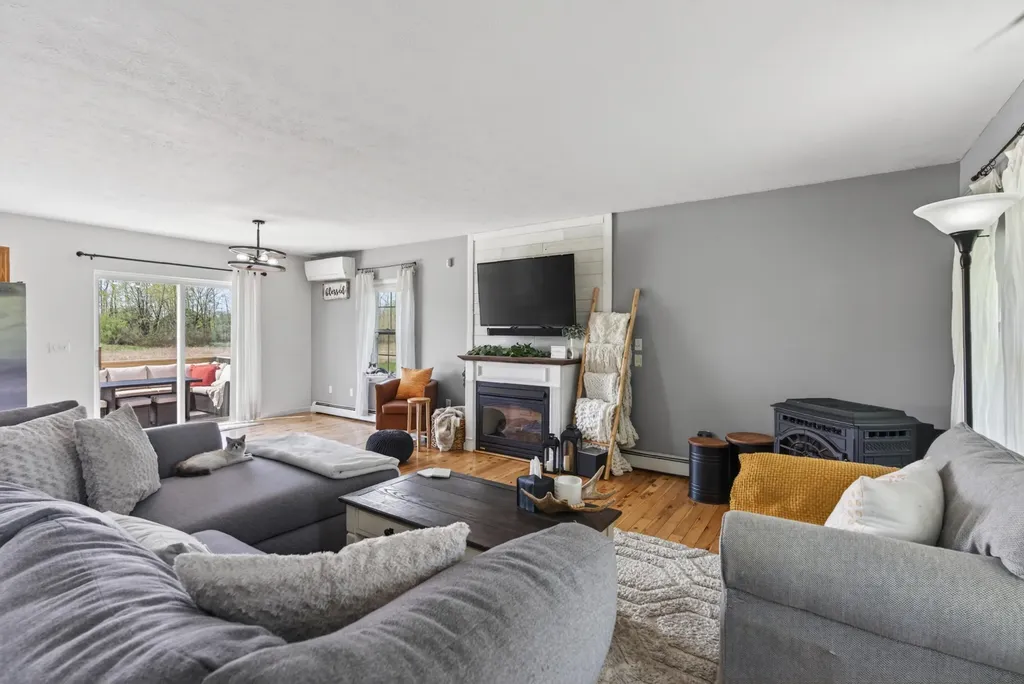 252 Ossipee Trail E Gorham ME 04038