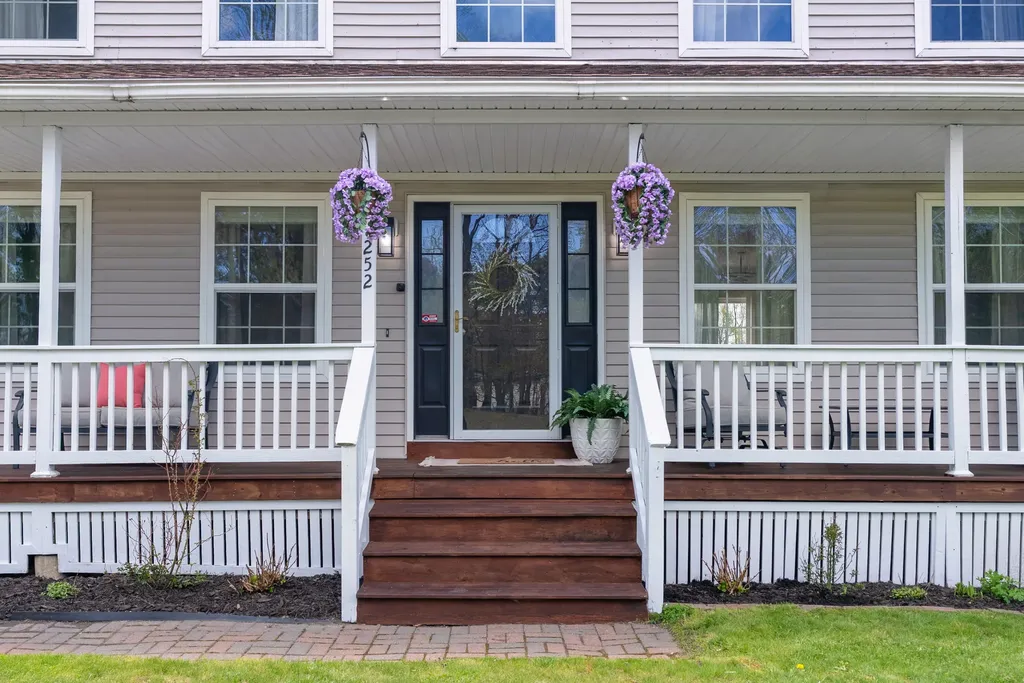 252 Ossipee Trail E Gorham ME 04038