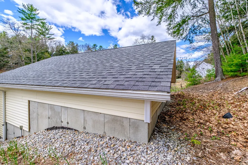 3 Pine Ridge Road Paris ME 04281