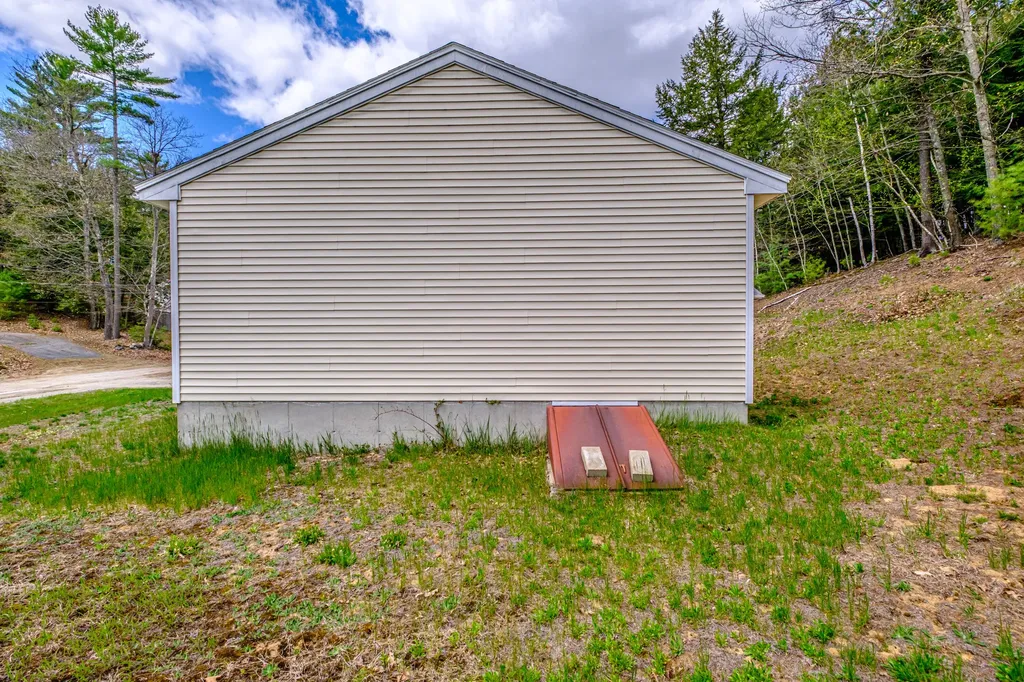 3 Pine Ridge Road Paris ME 04281