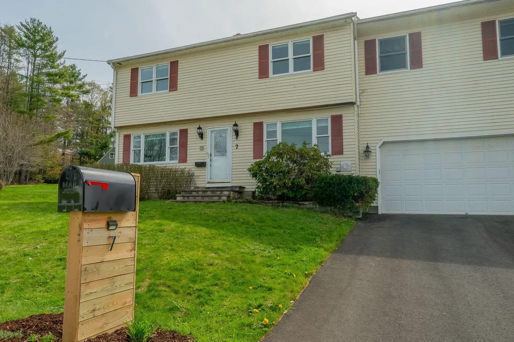 7 Sandy Street Lewiston ME 04240