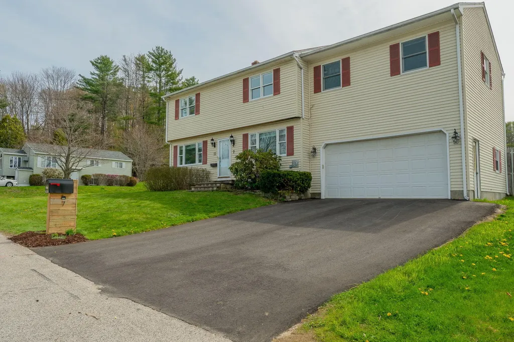 7 Sandy Street Lewiston ME 04240