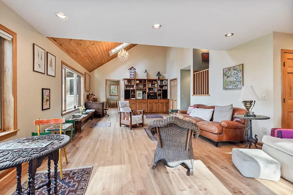 217 Leadbetter Road Wayne ME 04284