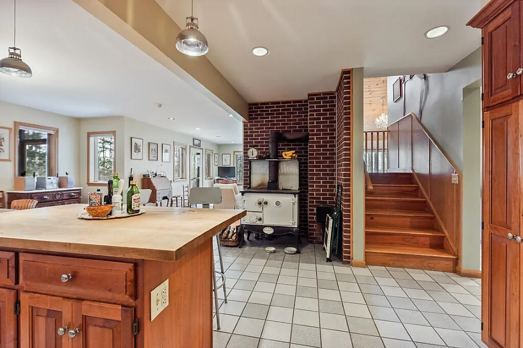 217 Leadbetter Road Wayne ME 04284