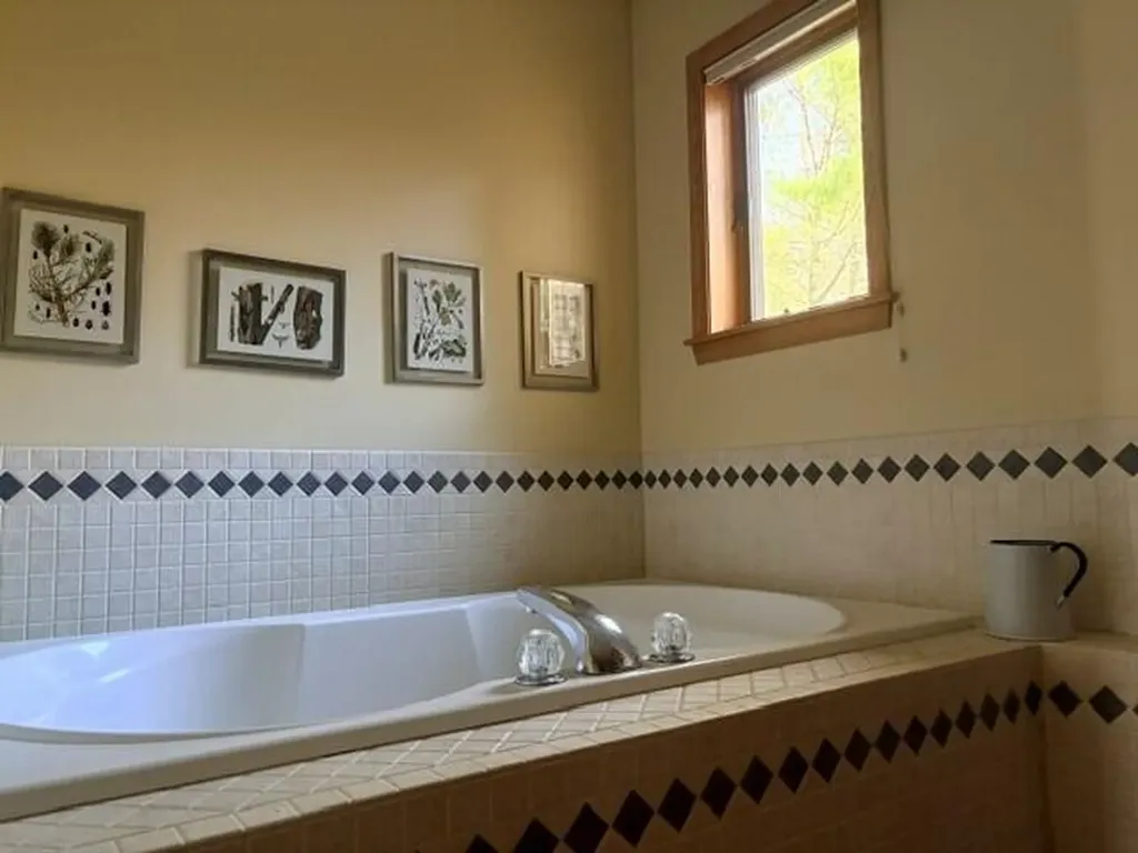 217 Leadbetter Road Wayne ME 04284