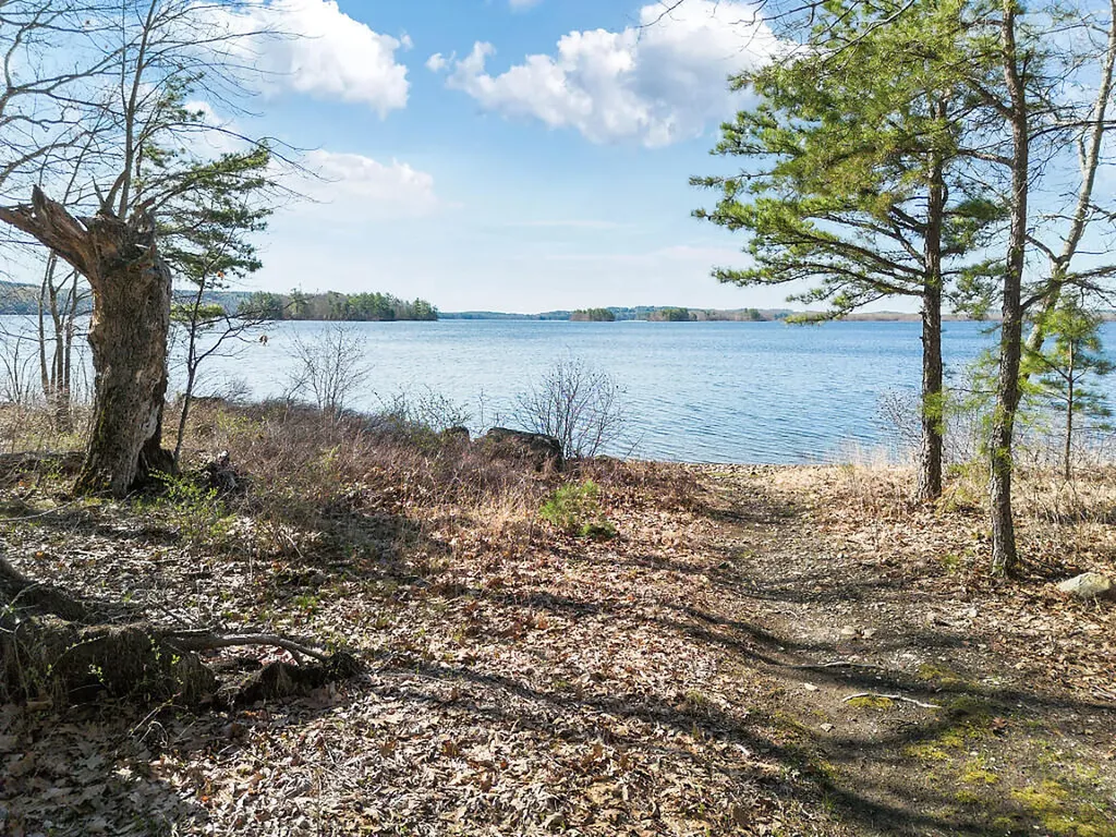217 Leadbetter Road Wayne ME 04284