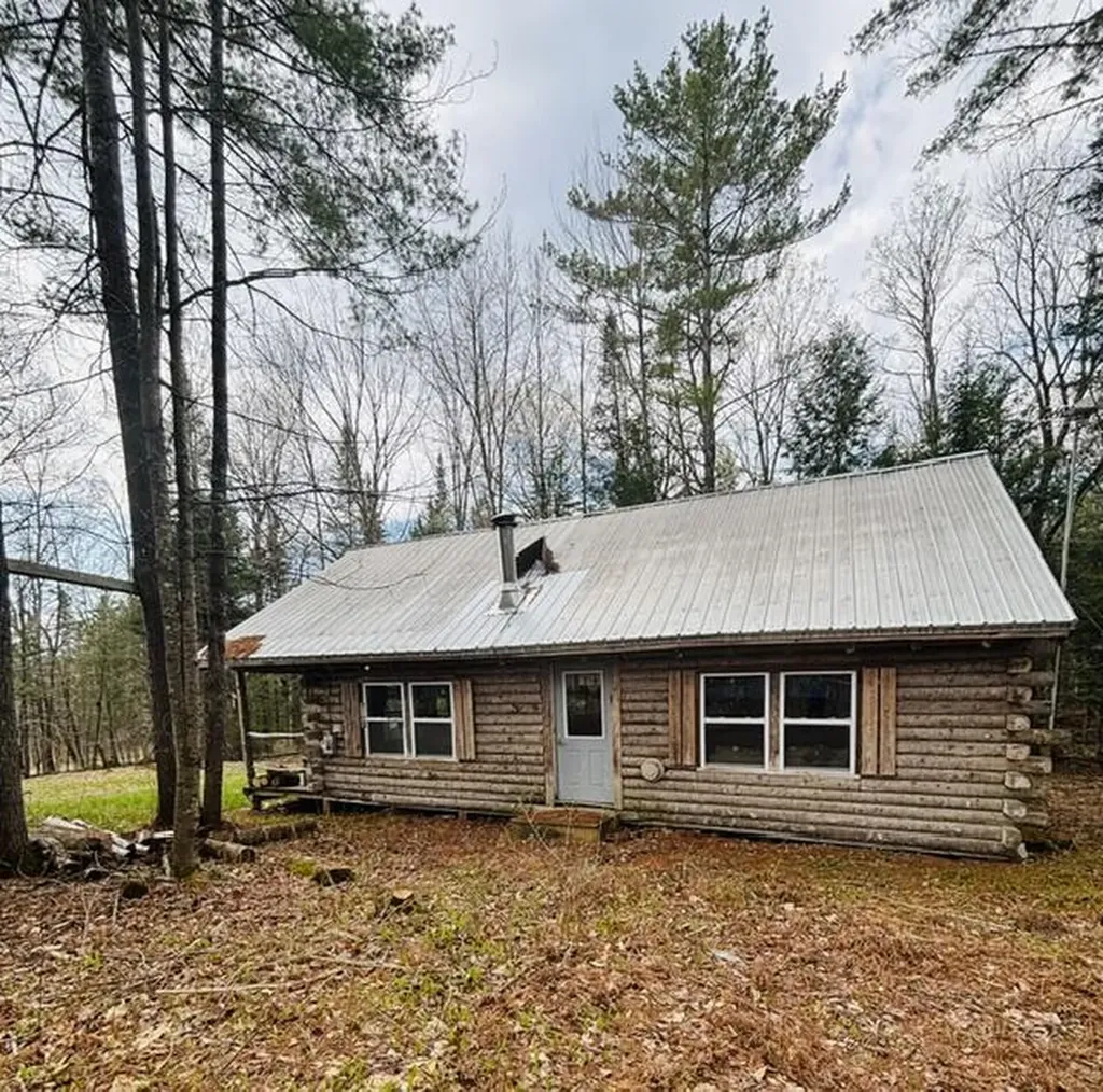 17 Faulkner Hill Road Starks ME 04911