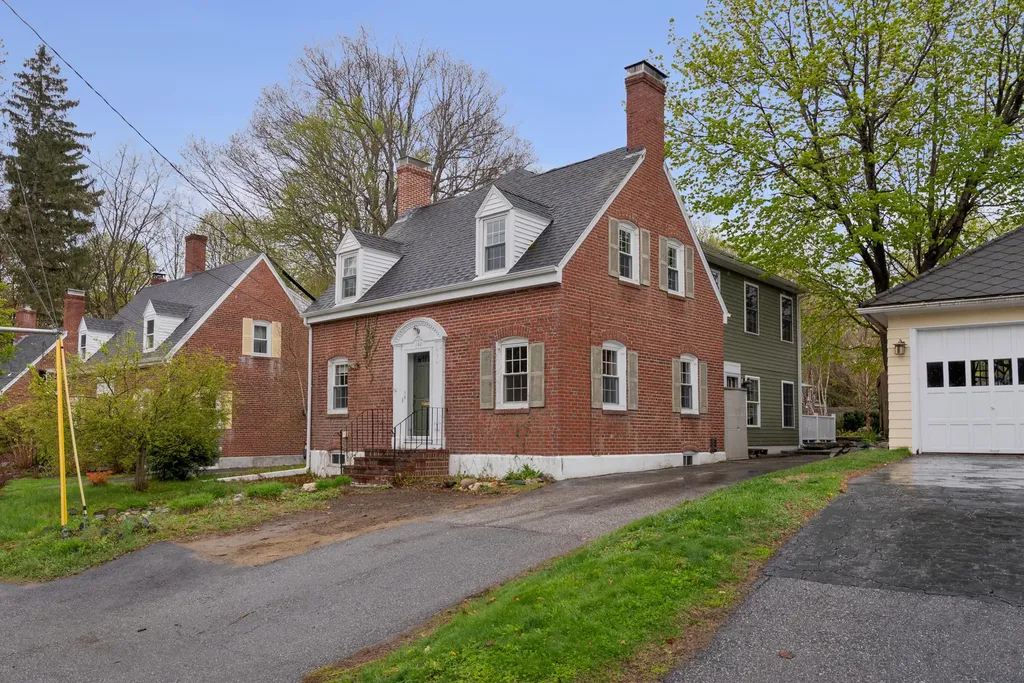 102 Lake Street Auburn ME 04210