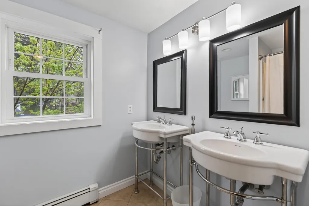 102 Lake Street Auburn ME 04210