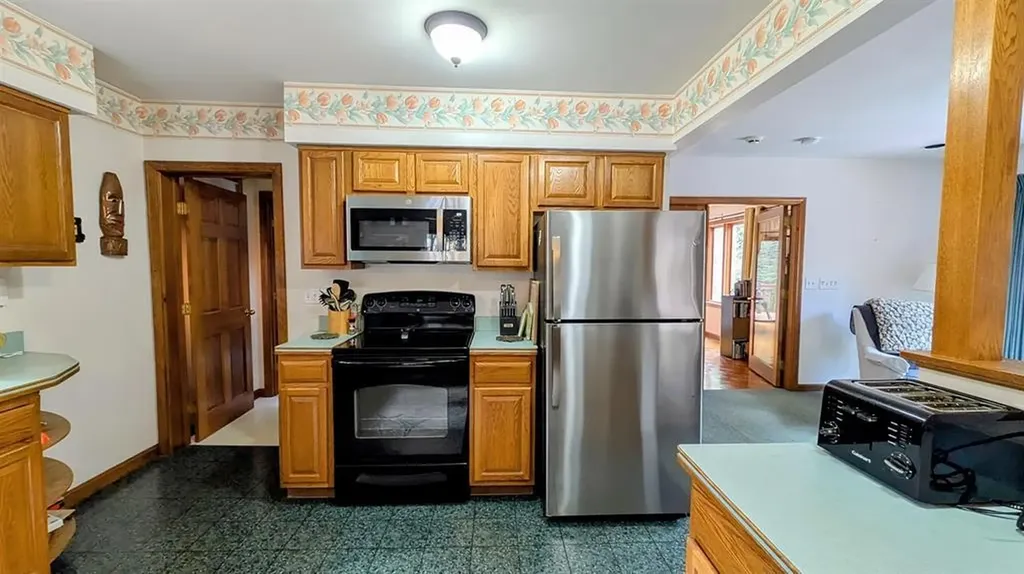 34 Hubbard Grove Road Shelburne NH 03581
