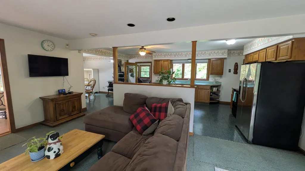 34 Hubbard Grove Road Shelburne NH 03581