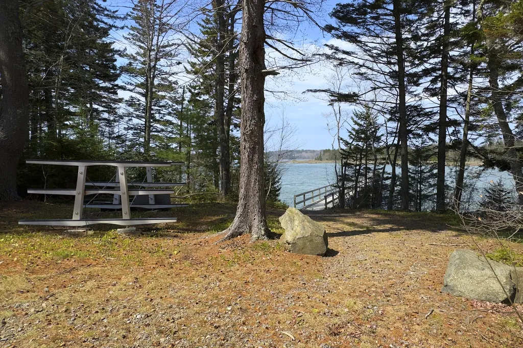 17 North Ridge Road Cushing ME 04563