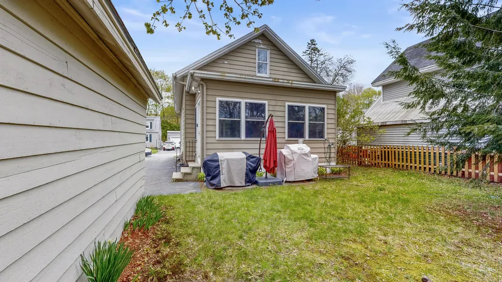 19 Fairlawn Avenue Lewiston ME 04240