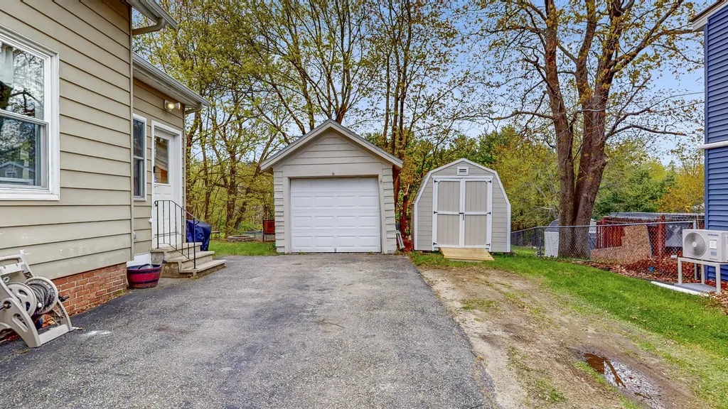 19 Fairlawn Avenue Lewiston ME 04240