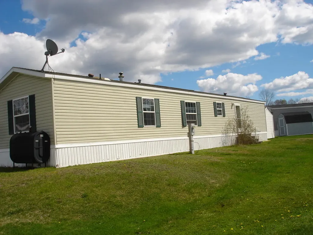 15 Ofarrell Street Topsham ME 04086