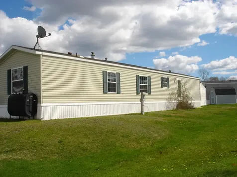 15 Ofarrell Street Topsham ME 04086