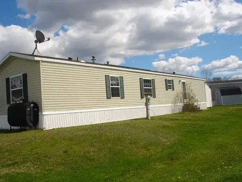 15 Ofarrell Street Topsham ME 04086