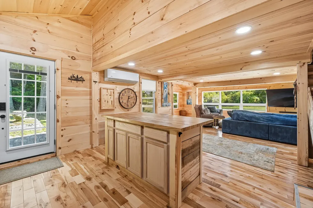 8 Jordan Lane West Gardiner ME 04345