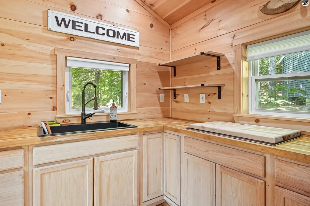 8 Jordan Lane West Gardiner ME 04345