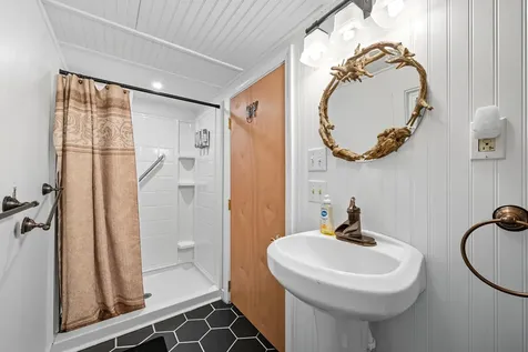 8 Jordan Lane West Gardiner ME 04345