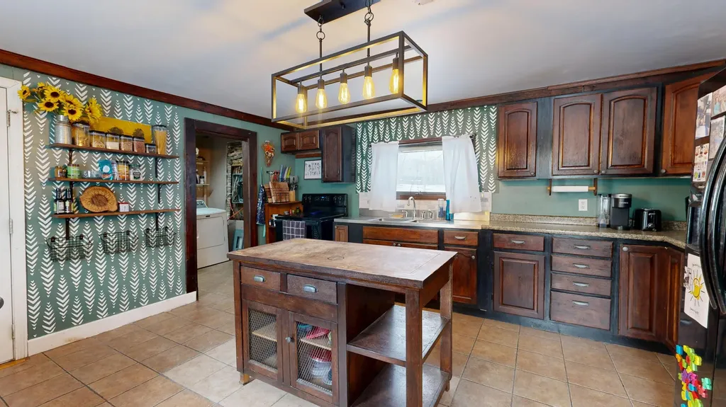 3950 W River Road Sidney ME 04330
