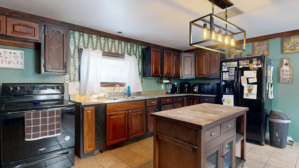 3950 W River Road Sidney ME 04330