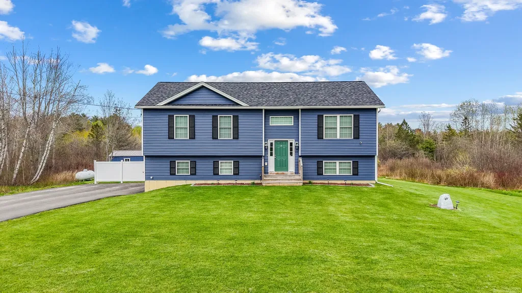 43 Boxwood Lane Hermon ME 04401