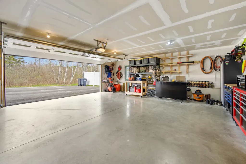43 Boxwood Lane Hermon ME 04401