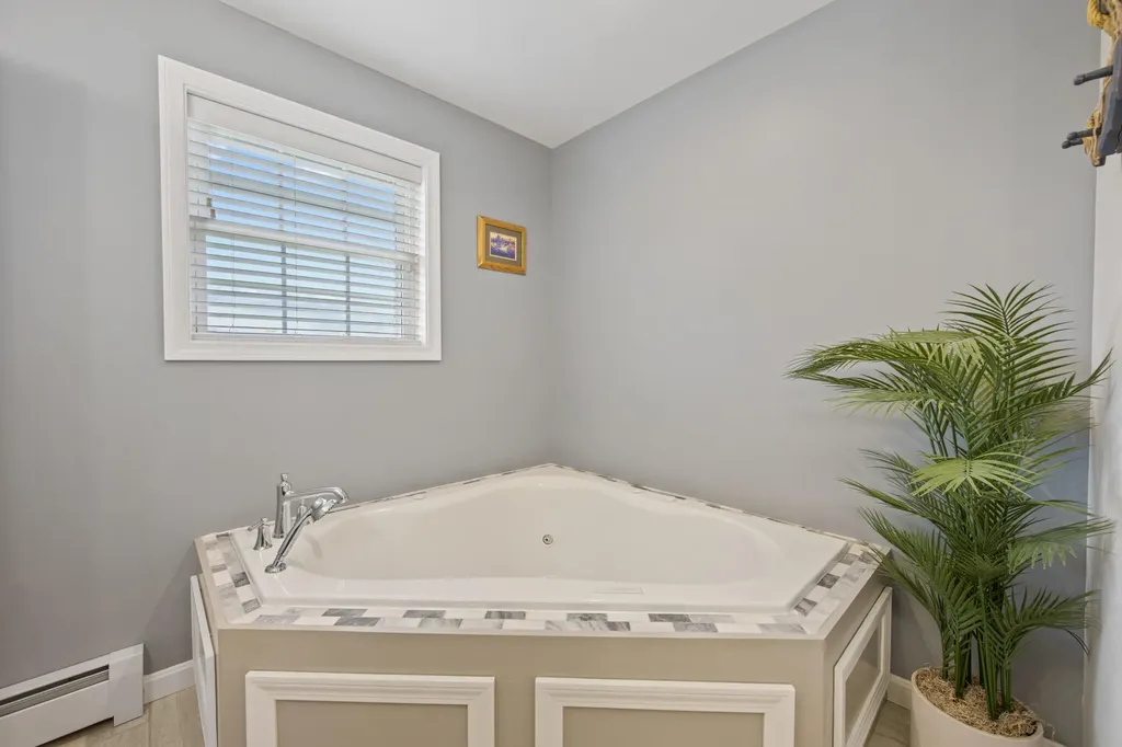 43 Boxwood Lane Hermon ME 04401