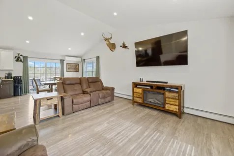 43 Boxwood Lane Hermon ME 04401