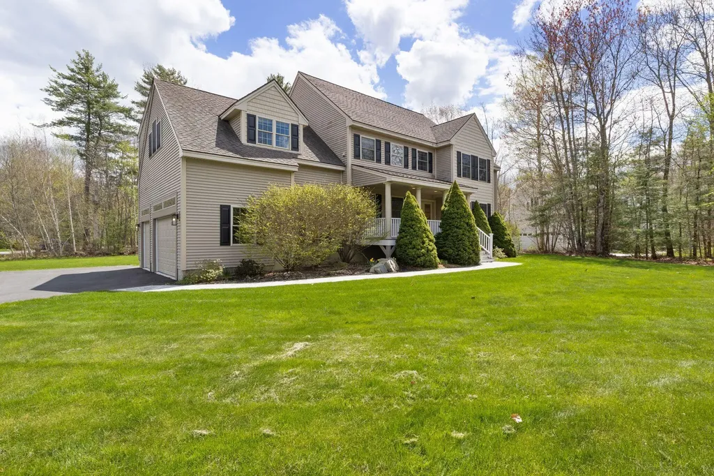 21 Richards Way Saco ME 04072