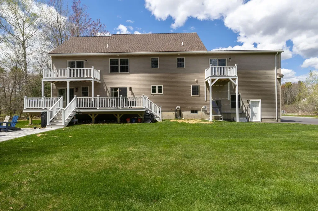 21 Richards Way Saco ME 04072