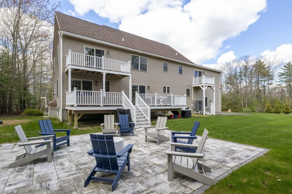 21 Richards Way Saco ME 04072