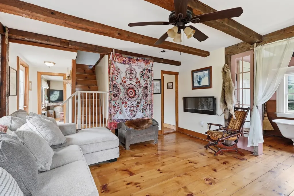 279 Merchants Row Lebanon ME 04027