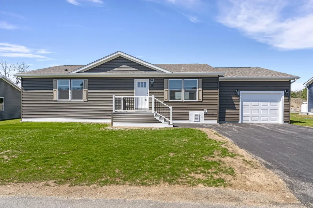 16 Colony Way Kittery ME 03904