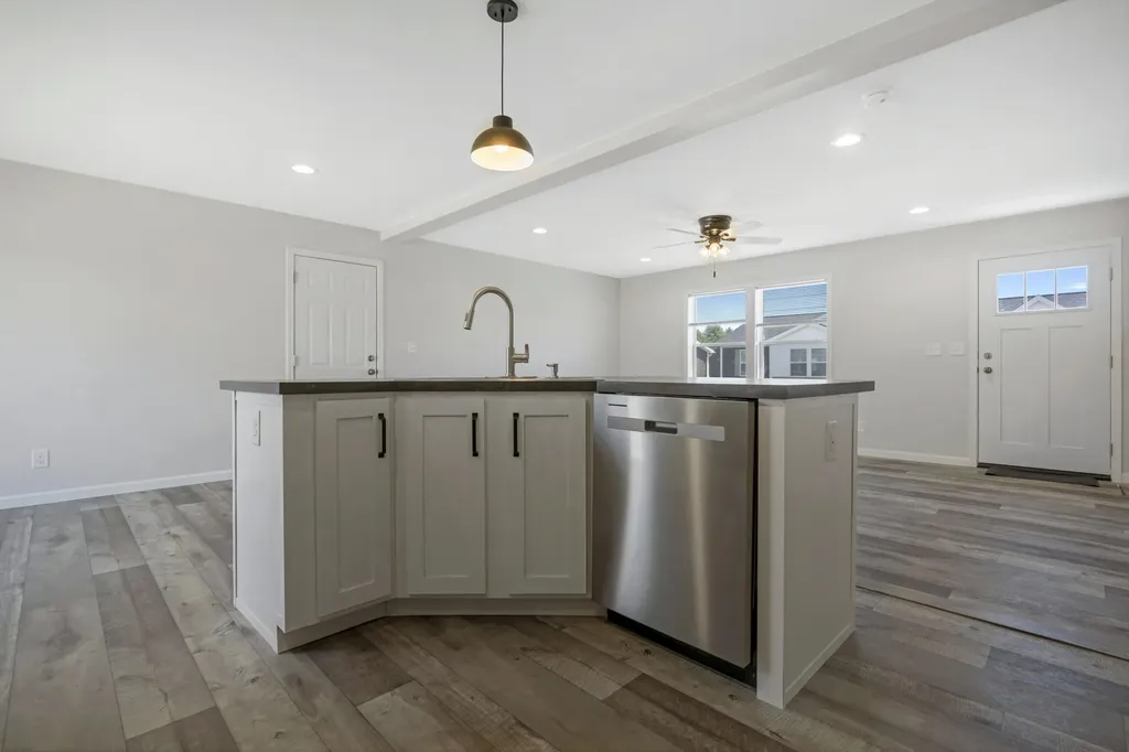 16 Colony Way Kittery ME 03904