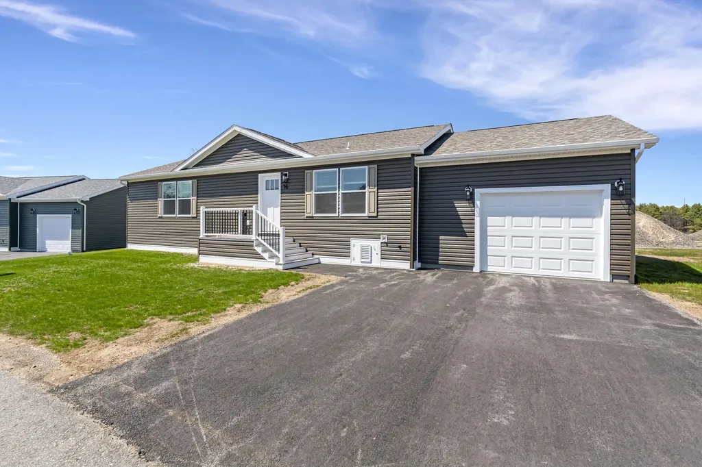 16 Colony Way Kittery ME 03904
