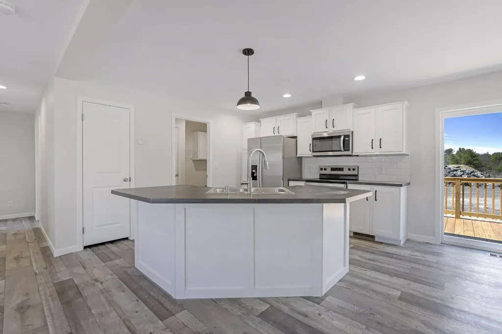 16 Colony Way Kittery ME 03904