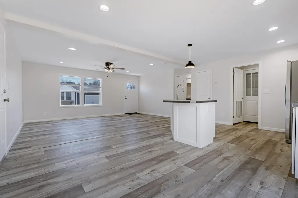 16 Colony Way Kittery ME 03904