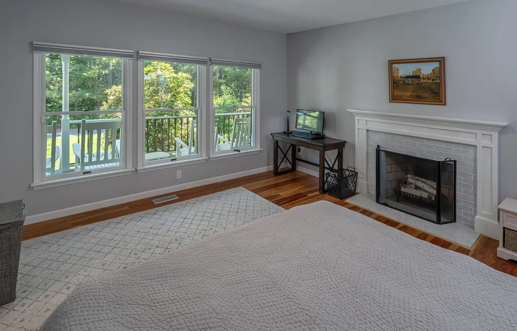 12 Bayview Drive Raymond ME 04071